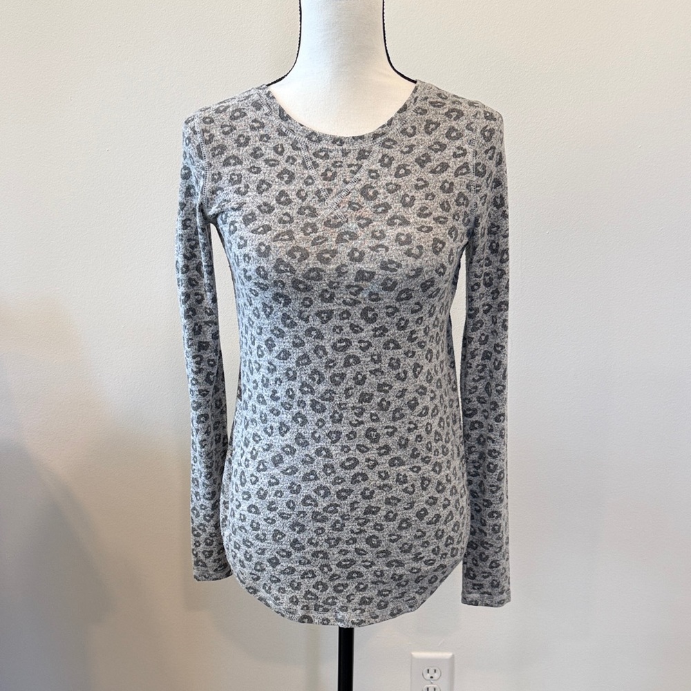 Abercrombie & Fitch Soft A&F Cozy Gray Leopard Print Long Sleeve Top Size XS